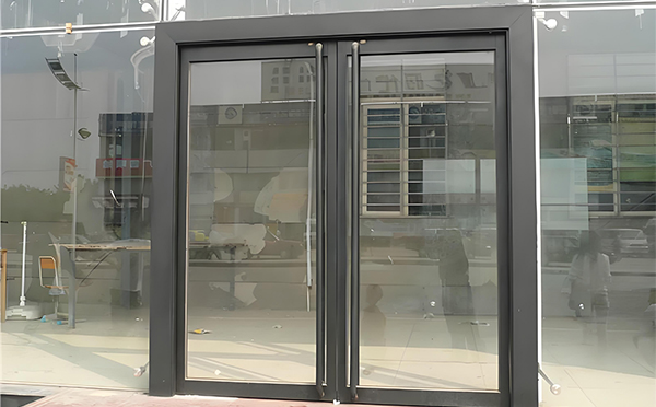 人民路街道玻璃地弹门