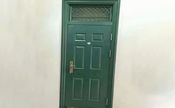 人民路街道学校教室门