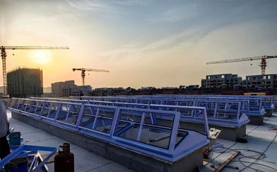 消防人民路街道排烟窗开启角度