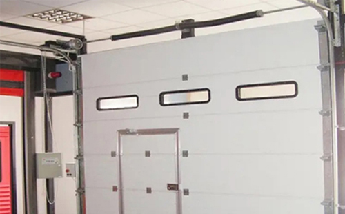 人民路街道工业提升门的安装方法