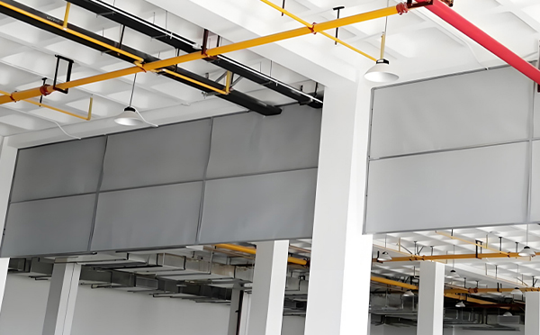 商场防烟分区常闭节点：人民路街道挡烟垂壁高度与控制器接线图解