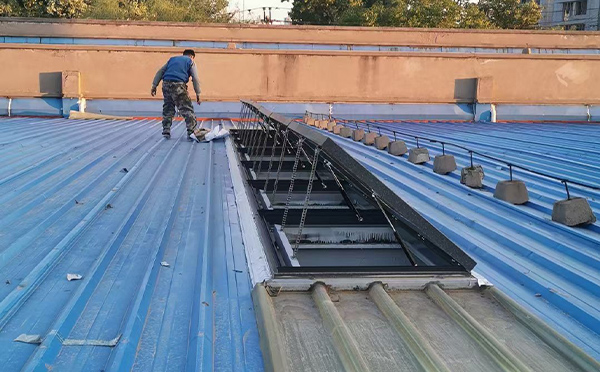 某区域性物流仓储中心人民路街道排烟窗系统安装项目