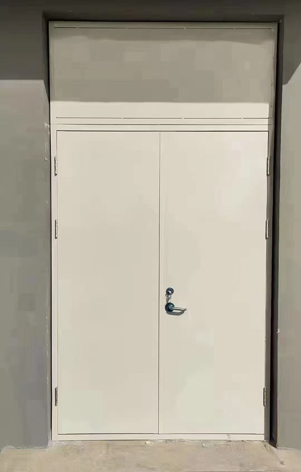 展览馆项目完成大跨度人民路街道防火门安装